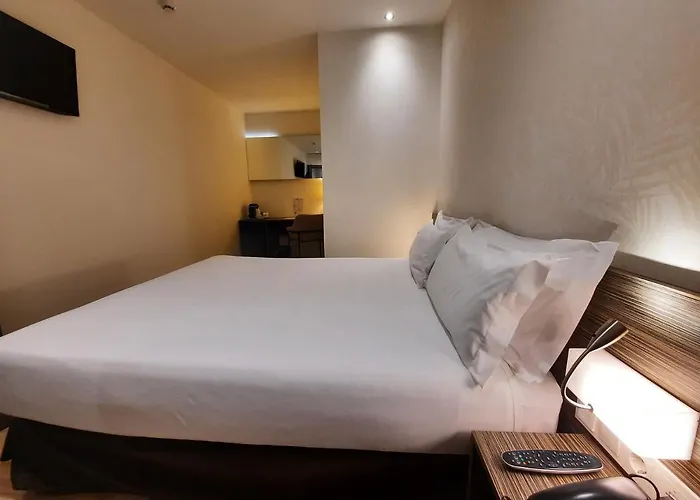 Air Habitaciones Madrid Airport by Premium Traveller